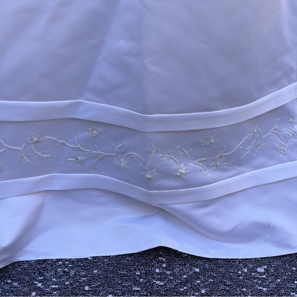 David’s Bridal Satin Wedding Dress A-line Plus Size Beading Cap Sleeve Train 18W - Picture 9 of 15